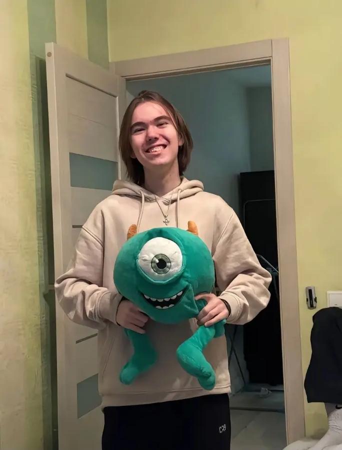3100